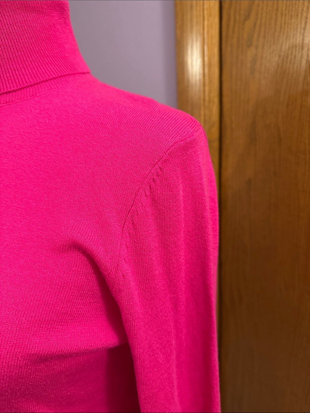 L’AGENCE Bright Fuchsia Turtleneck Top size small. - Picture 3 of 12